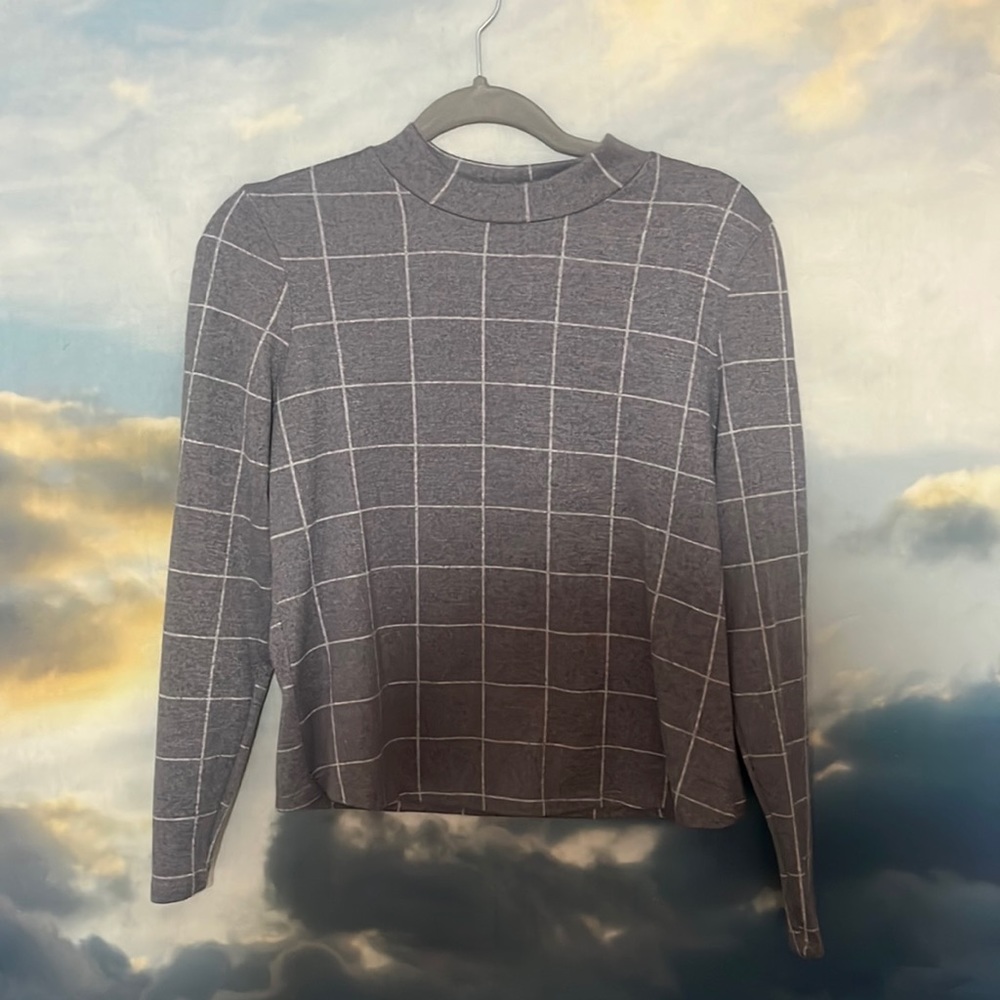 Gray/White Plaid Light Sweater